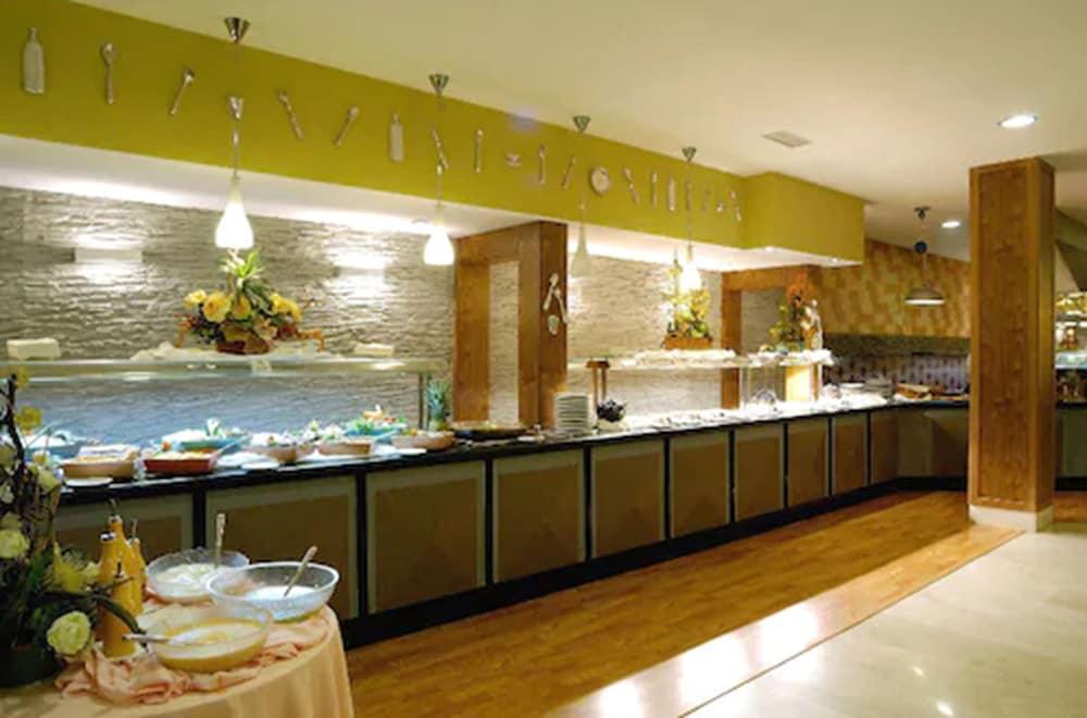 Evenia Olympic Palace Lloret de Mar Esterno foto