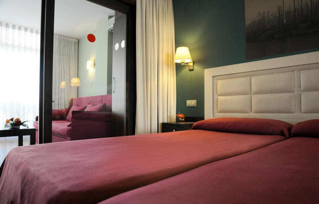 Evenia Olympic Palace Lloret de Mar Esterno foto