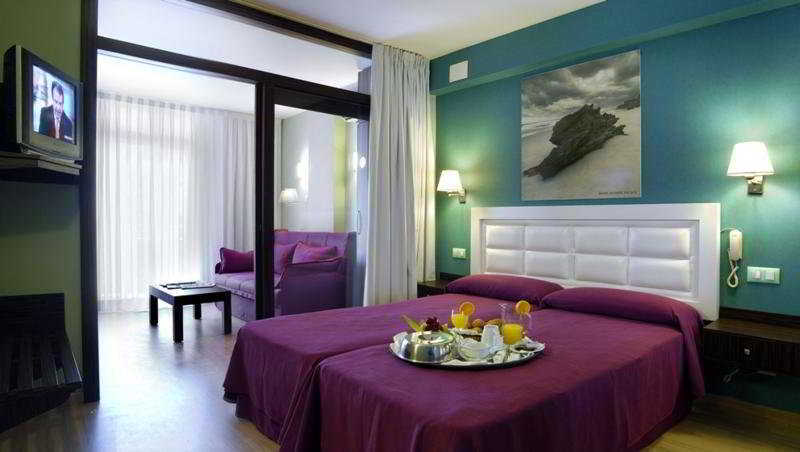 Evenia Olympic Palace Lloret de Mar Esterno foto