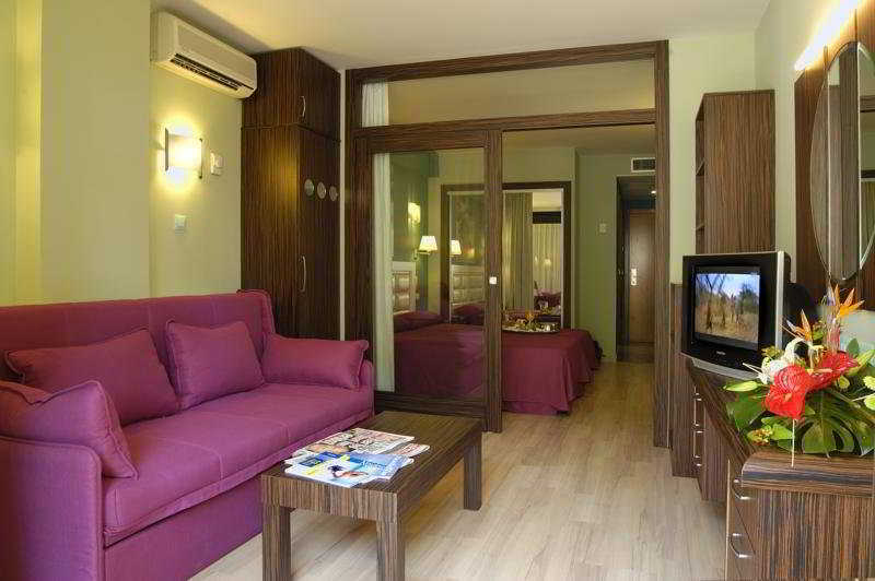 Evenia Olympic Palace Lloret de Mar Esterno foto