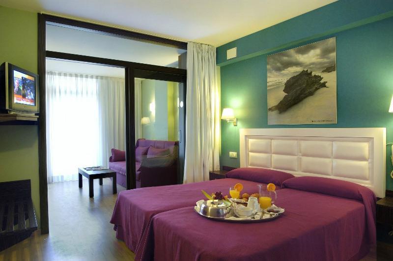Evenia Olympic Palace Lloret de Mar Esterno foto
